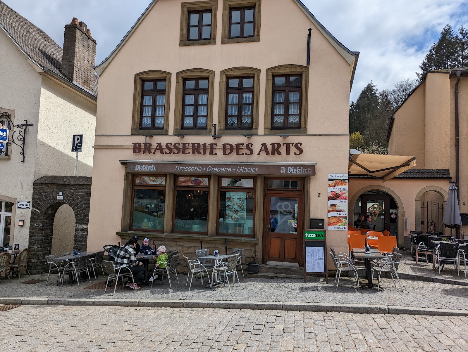 Brasserie des Arts terrace and facade on Grand-Rue, Vianden
